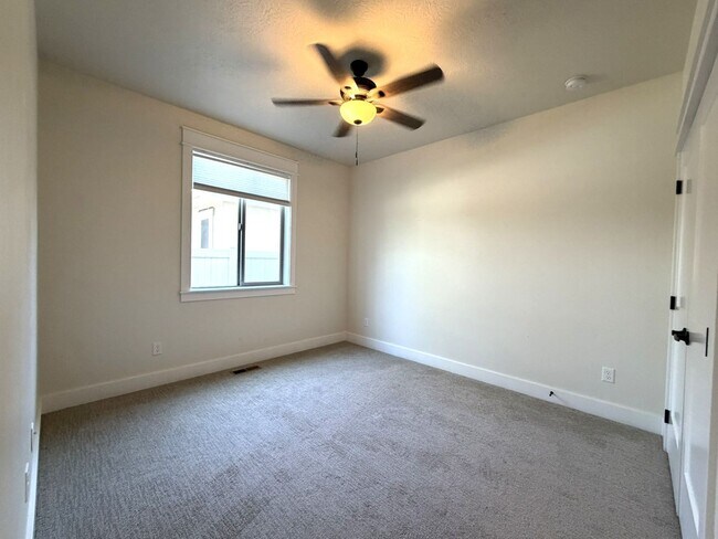 Foto del edificio - Gorgeous 3 bed 2.5 bath home with RV BAY located in Star just off Plummer and Floating Feather.
