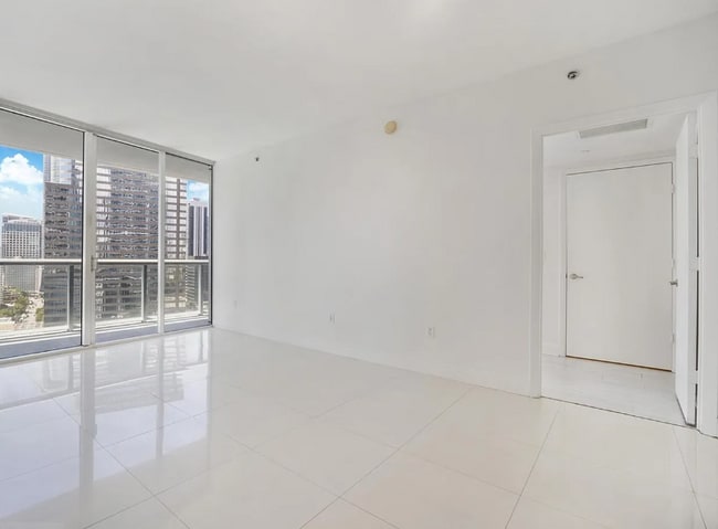 Building Photo - 475 Brickell Ave