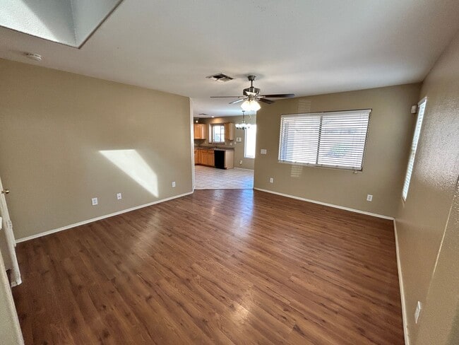 Building Photo - 3Bdm 2.5Ba Avondale Home with a Loft! *NO ...