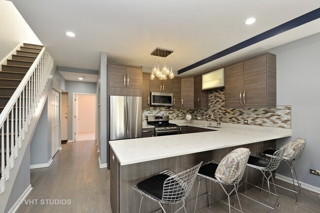 Foto del edificio - 2524 W Bloomingdale Ave