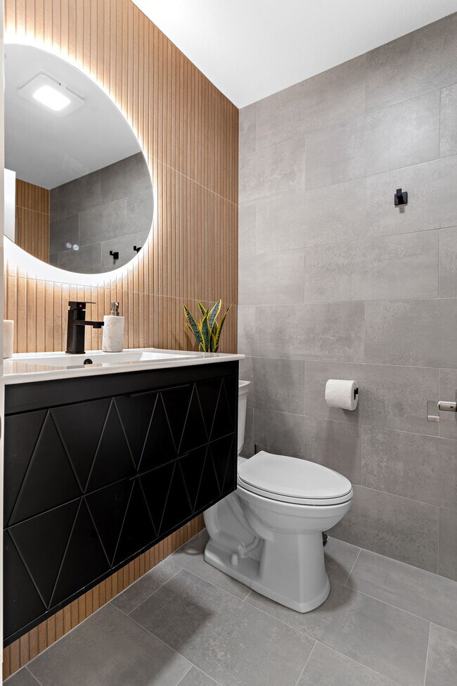 Building Photo - 3024 Humboldt Ave S