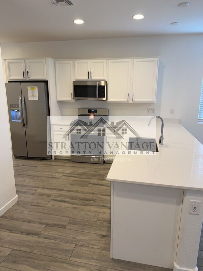 Foto del edificio - 24596 N 170th Dr