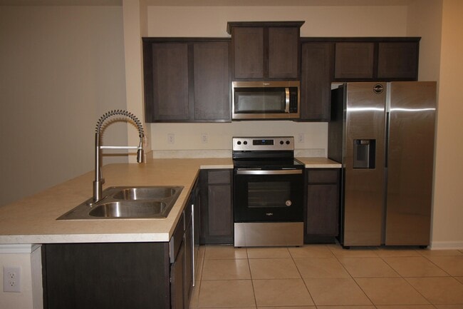 Building Photo - 9479 Star Dr