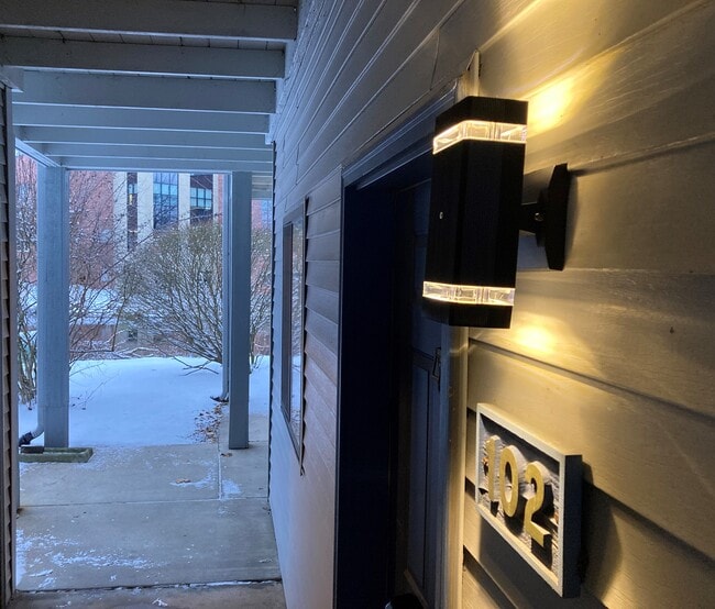 545 Riverine Dr Unit 102, Traverse City, MI 49684 Condo for Rent in