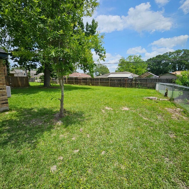 Foto del edificio - 826 Sherron Ave