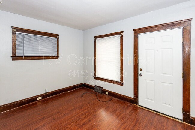 Foto del edificio - 3131 W 58th St