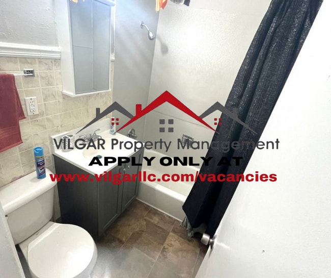 Building Photo - WOW fully furnished home!  4 - bedroom, 1 ...