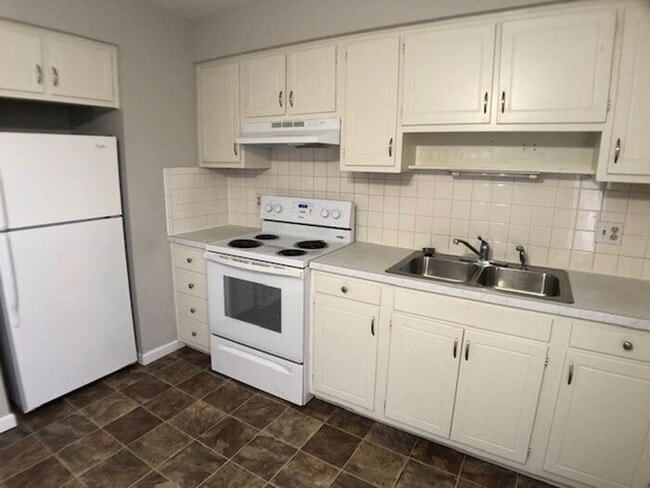 Building Photo - Great Bridgman Duplex