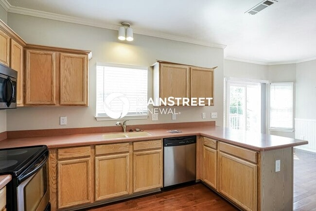 Building Photo - 3 Bedroom Pet-Friendly Home in LA VERGNE, ...