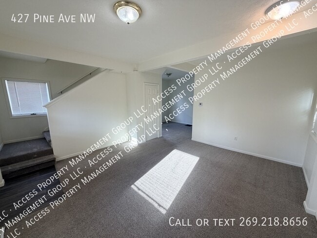Foto del edificio - 427 Pine Ave NW