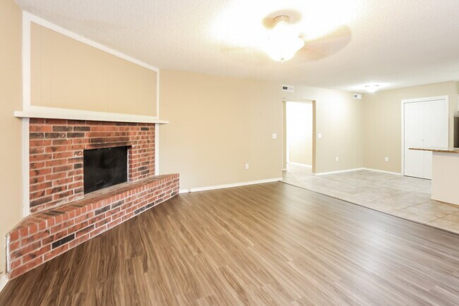 Foto del edificio - 501 Ramblin Oaks Dr