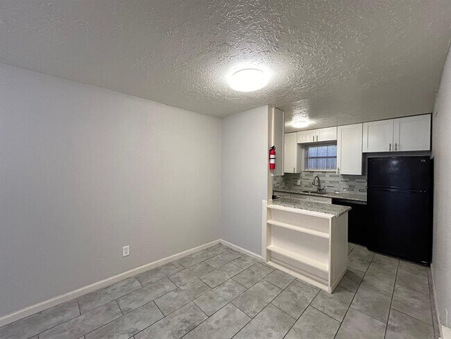 Building Photo - 3318 N MacGregor Way