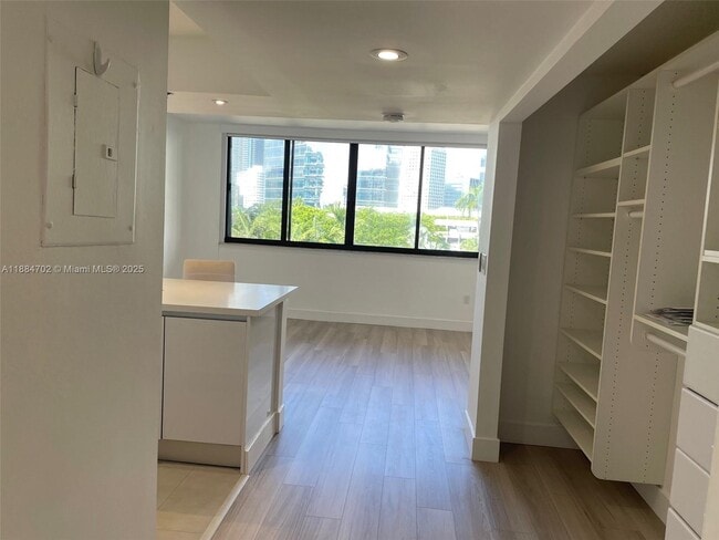 Foto del edificio - 540 Brickell Key Dr