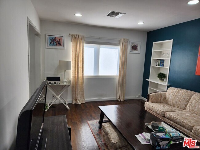 Foto del edificio - 811-814 E Nutwood St