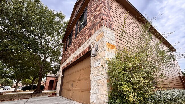 Foto del edificio - MUST SEE! GORGEOUS 3 Bedroom / 2.5 Bath Ho...