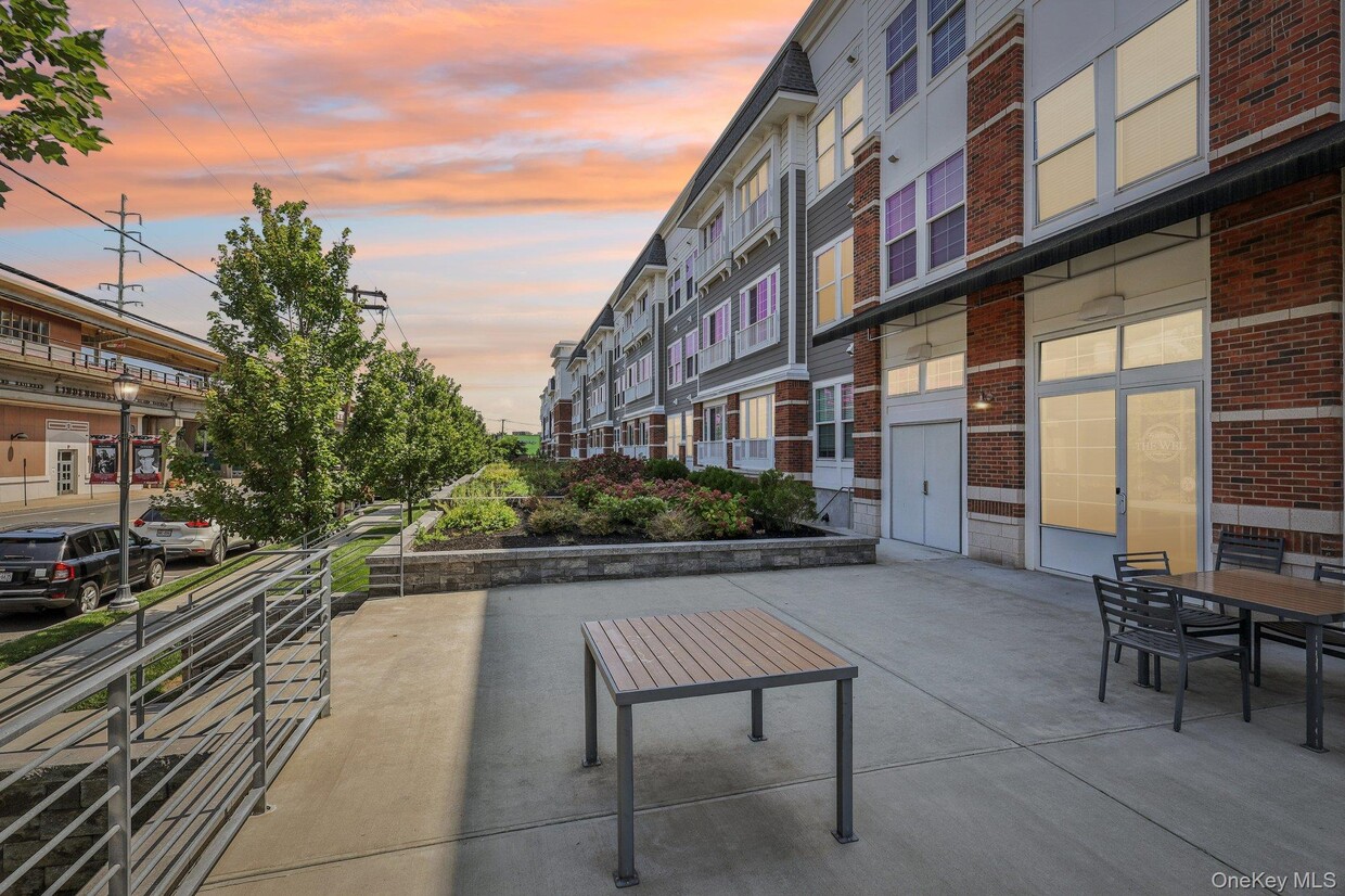 Building Photo - 75 E Hoffman Ave