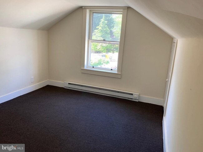 Building Photo - 428 Riverside Dr