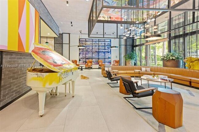 Foto del edificio - 121 NE 34th St