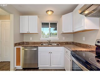 Foto del edificio - Completely updated ranch style home on ove...