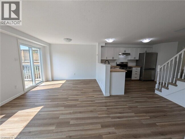 Photo du bâtiment - 699 Laurelwood Dr