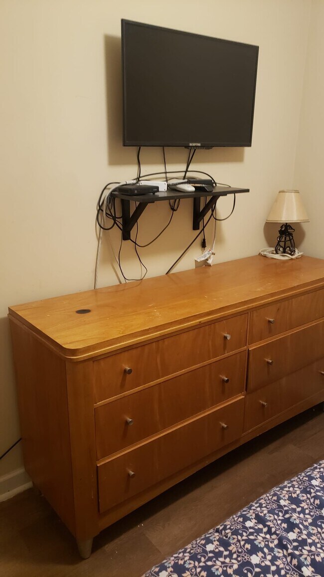 Foto del edificio - 2717 Meadow Knoll Dr