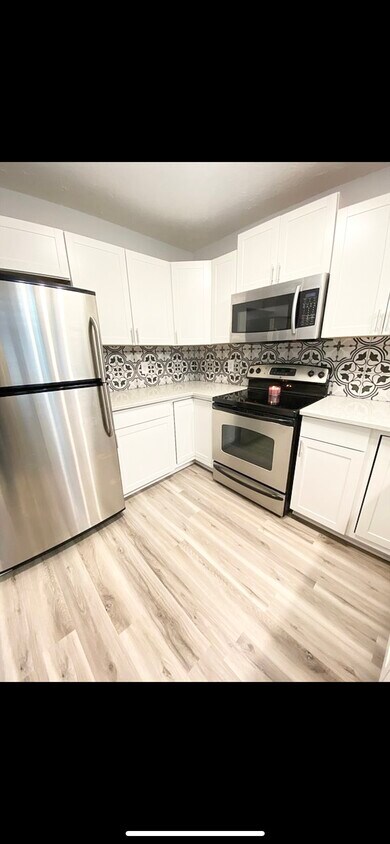 Primary Photo - 1368 N Forest Dr