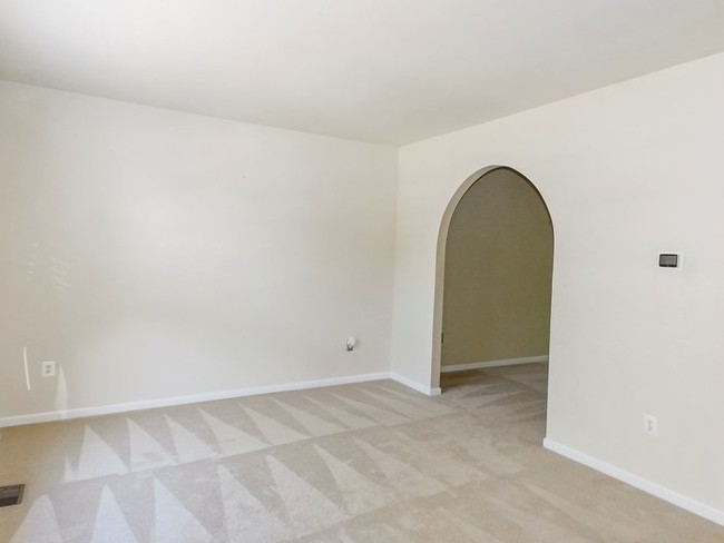 Building Photo - 2347 Ashford Ln
