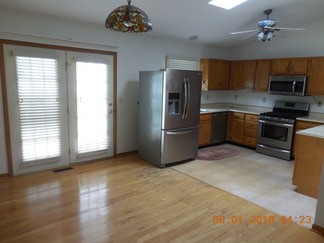 Building Photo - Spectacular Three Bedroom/Three Bath Home ...