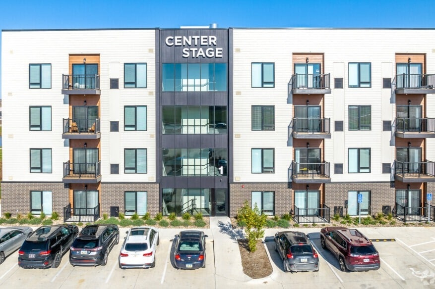 Center Stage Apartments in Waukee, IA