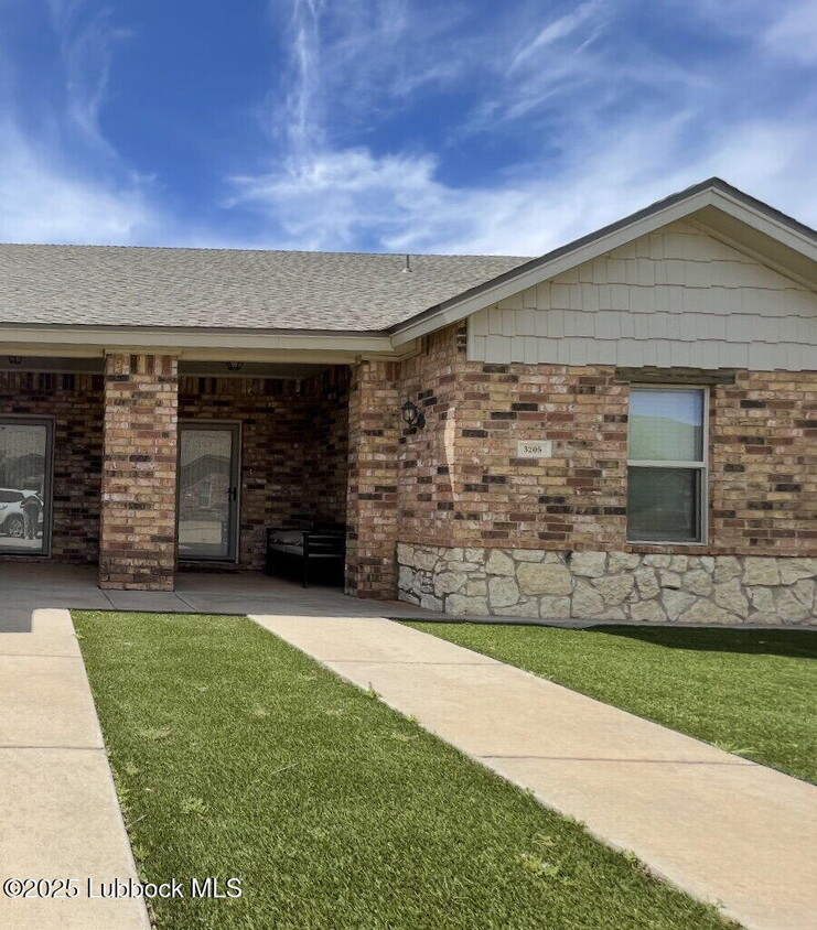 Foto principal - 3205 112th St