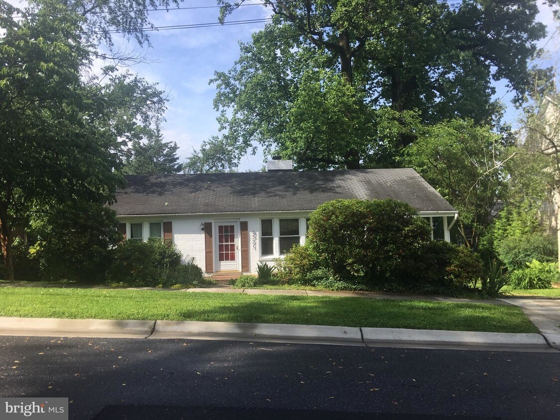 Primary Photo - 4321 Maple Ave