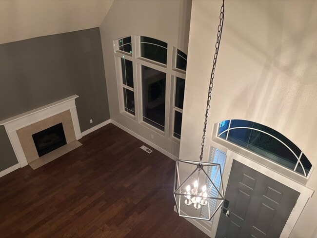 Building Photo - Wonderfully Designed Craftsman Home with P...