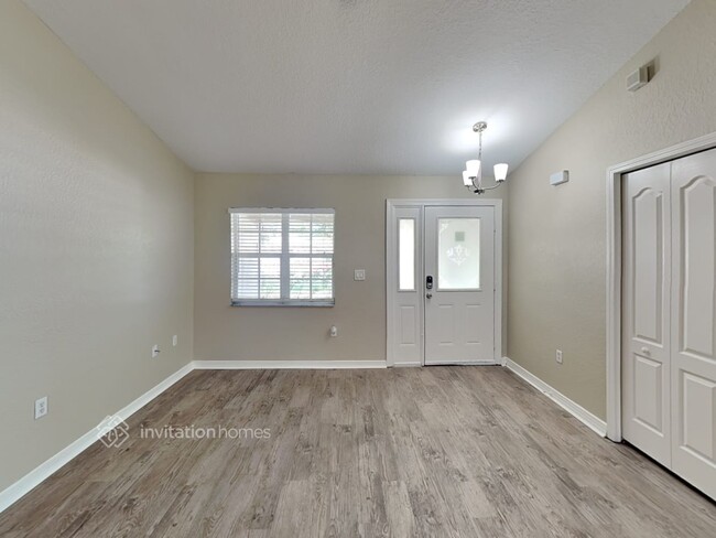 Building Photo - 1141 Creekview Ct
