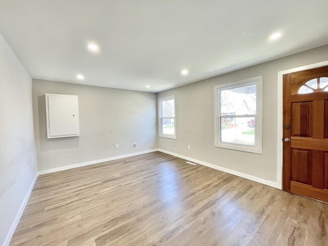 Building Photo - 33 Dunkirk Rd