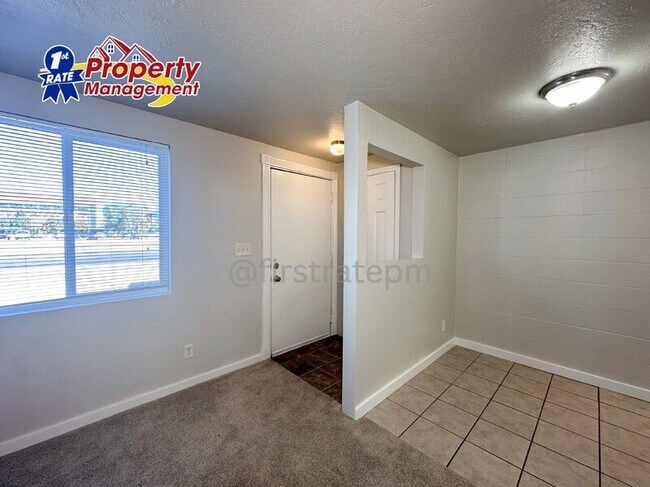 Foto del edificio - 1205 W Beacon St