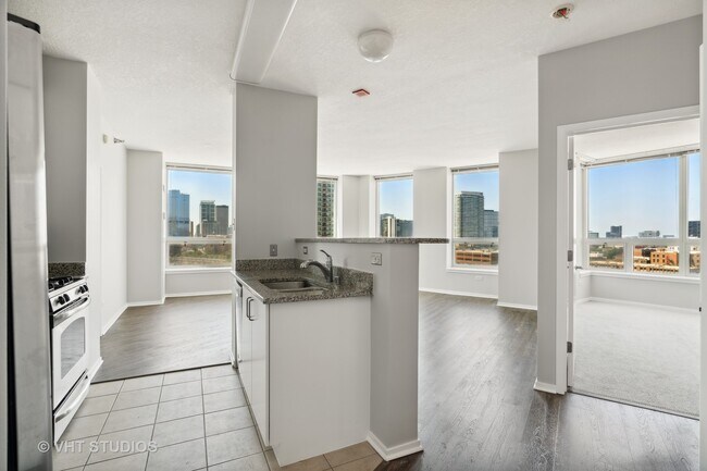 Foto del edificio - 600 N Kingsbury St