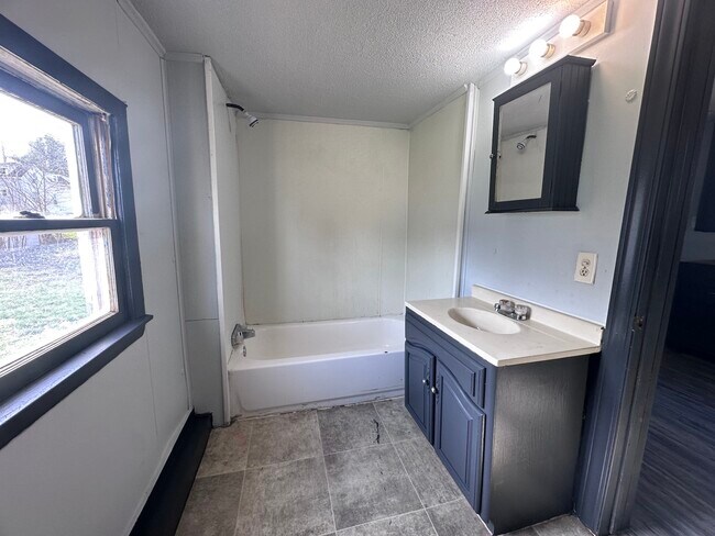 Building Photo - 612 South-