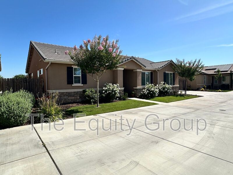 Building Photo - 4740 W Flagstaff Ave
