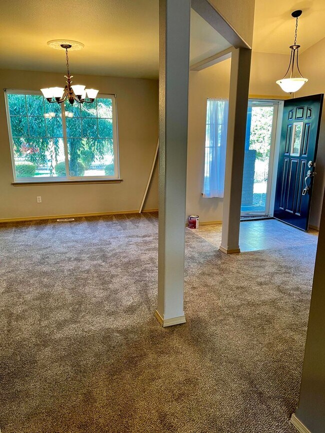 Foto del edificio - 3 Bedroom Rambler in Lakewood!