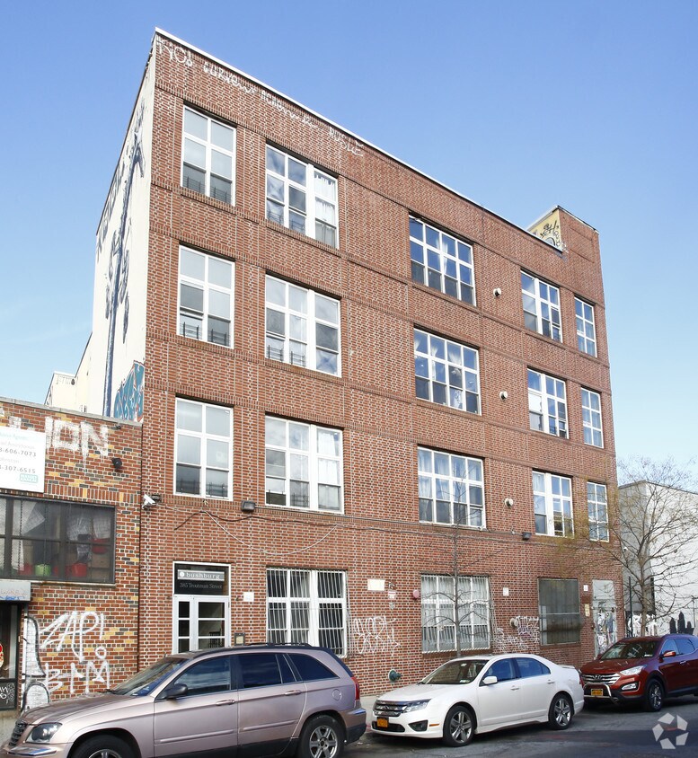 Primary Photo - 385 Troutman St