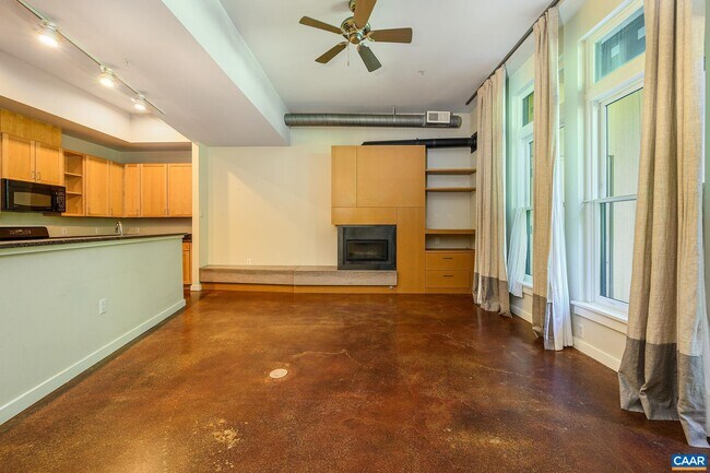 Building Photo - 200 Douglas Ave