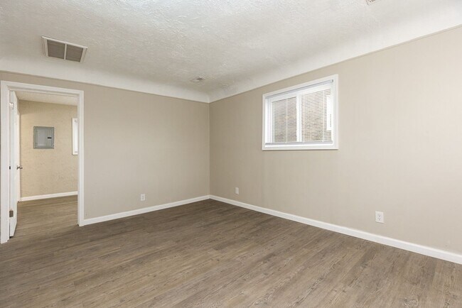 Building Photo - 564 Marquette Dr