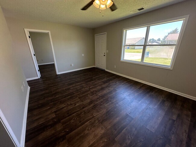 Building Photo - 1617 Campbell Dr