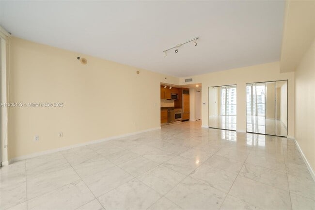 Building Photo - 475 Brickell Ave