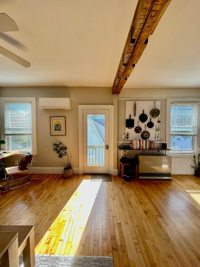 Building Photo - 427 Preble St