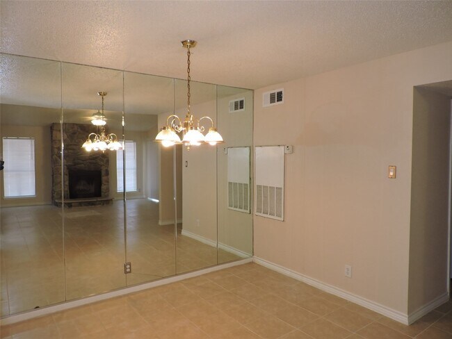 Foto del edificio - 17401 Red Oak Dr