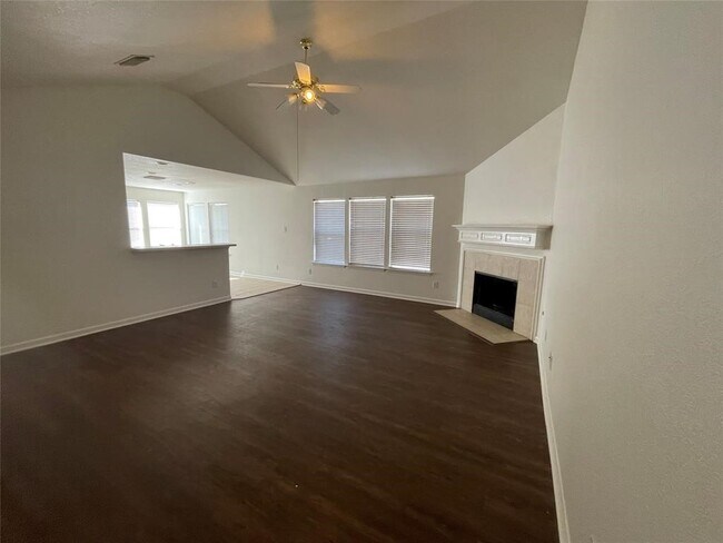 Foto del edificio - 3314 Falcon Trail Dr