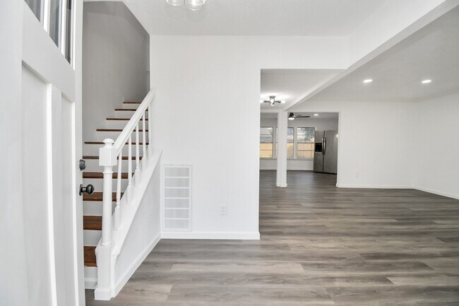 Foto del edificio - 7022 Castleview Ln