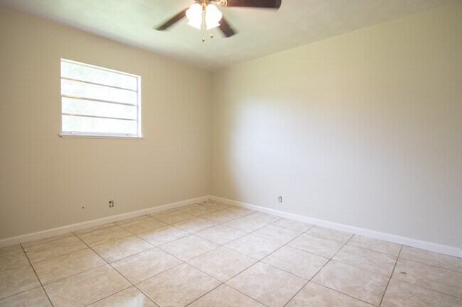 Foto del edificio - 9670 Shepherd Dr