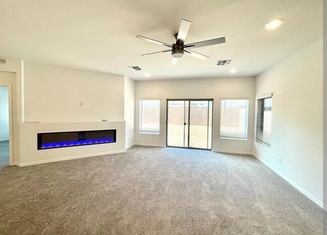 Foto del edificio - 7123 Moss Hill Ave